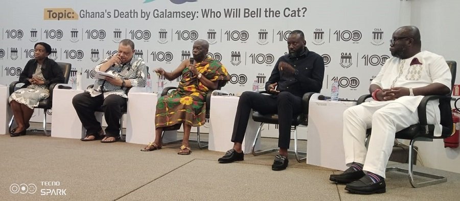 • Prof Gordon (second left) with dignitaries at the programme