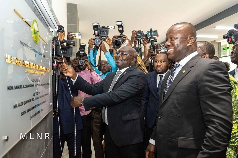 • Vice President Dr Bawumia uveiling the plaque on the facility