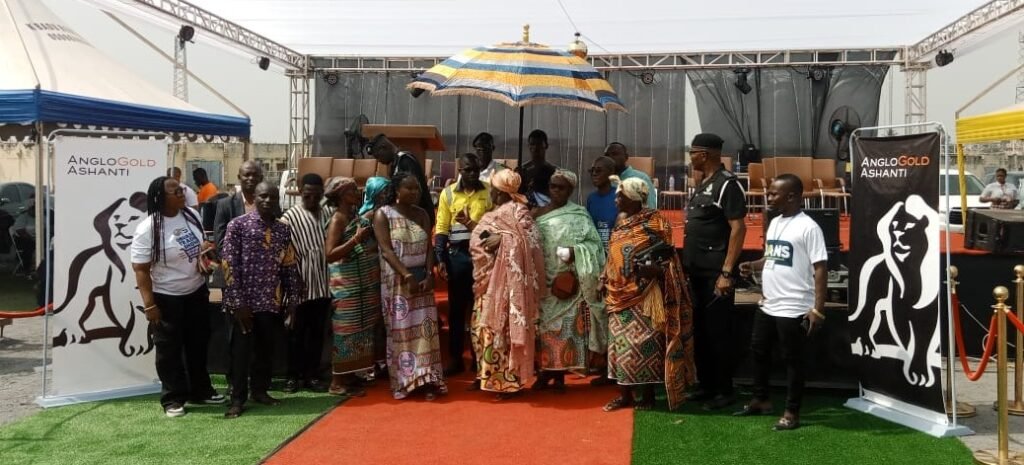 • Dignitaries after the trade show