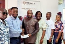 • Mr Annan (fifth right) receiving a cheque from Mr Abraham, Sales and Marketing Manager of the company and his assistant, Lawrencia Naa Korkoi Okine (fourth right)