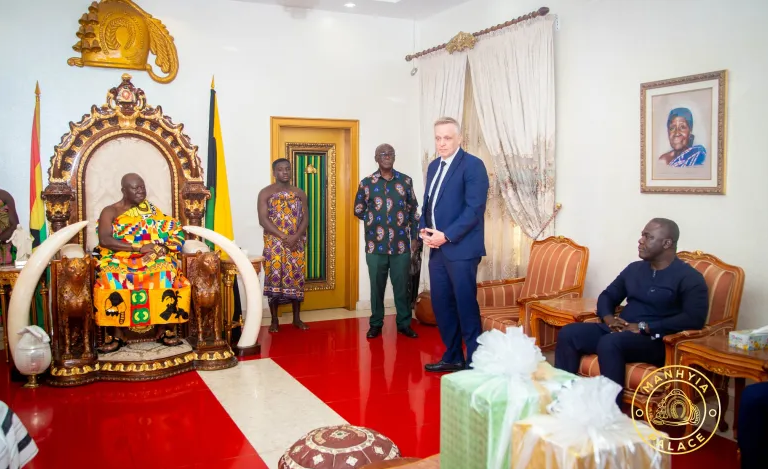Asantehene Otumfuo Osei Tutu II interacting with some officials of AngloGold Ashanti