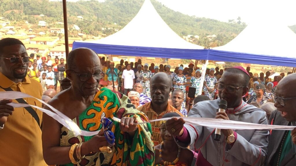 NanaAkyenaKwagyanNuamah V being assited by other heads to cut the tape to handover the school block for use