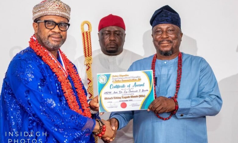 • Dr Ihenetu (left) receiving his award