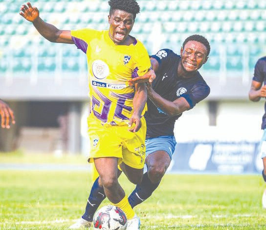 • Medeama's Prince Owusu comes under a heavy challenge from his marker