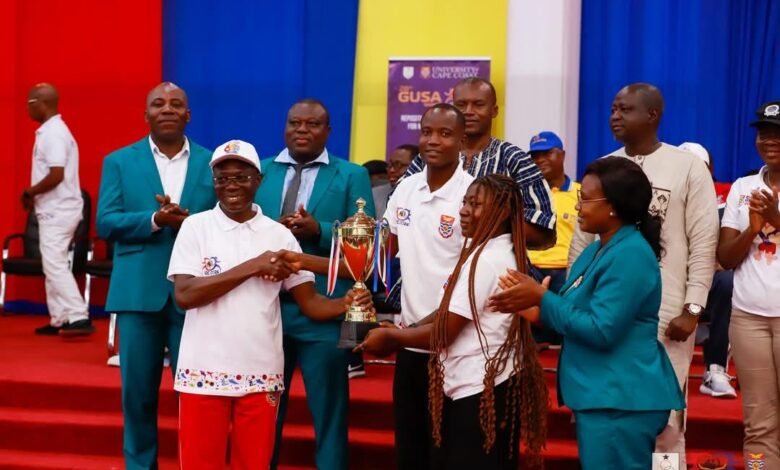 • Prof. Boampong, Vice Chancellor of UCC, handing over the GUSA trophy to the UCC team