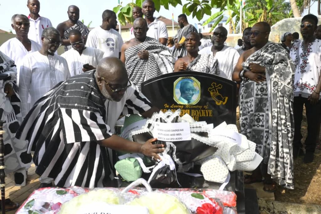 • Okyeman Twafohene Okatakyie Boakye Danquah (in smock) with other chiefs and Presbyterian Church leaders at the tomb of J.B Danquah