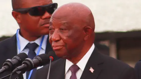 Liberian pres suspends hundreds of officials over asset declaration failure