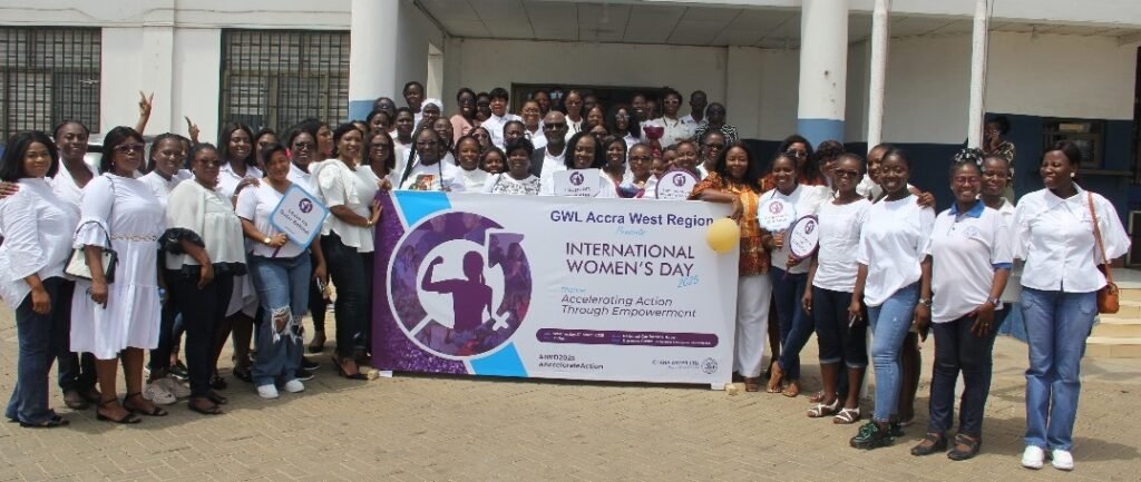 • Mrs Nyarko (inset) sensitising •t hPea prtuicbiplica ntots L aPftGe rs caefeletbyrating the day