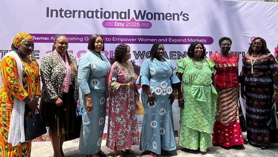 • Ms Ansei (fourth from right) with other dignitaries after the event