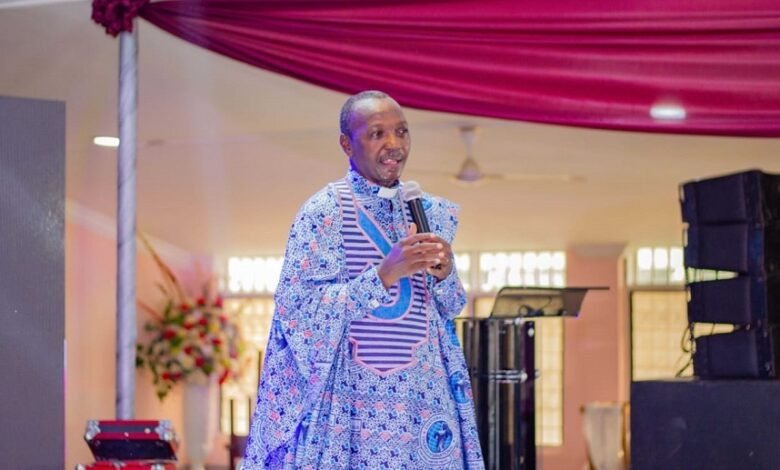 • Rt. Reverend Kwabena Owusu-Amoah (inset) addressing the congregation