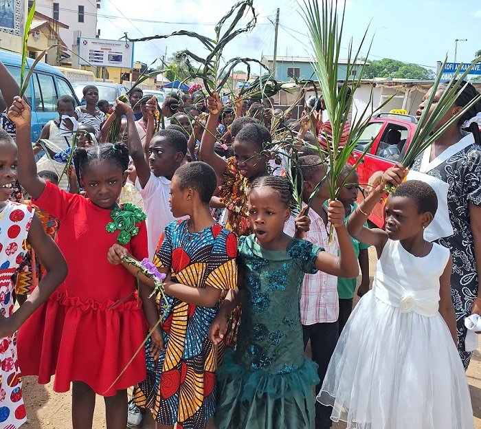 The Fritz Ramseyer Memorial Congregation of the Presbyterian Church of Ghana at Bubiashie, Children Service members parading the streets of Bubuashie singing Hosanna