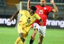 • Abdul Aziz Issah comes under a challenge from Seifeldin Othman