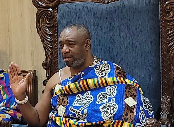 • King Tackie TeikoTsuru II (inset) addressing the police delegation