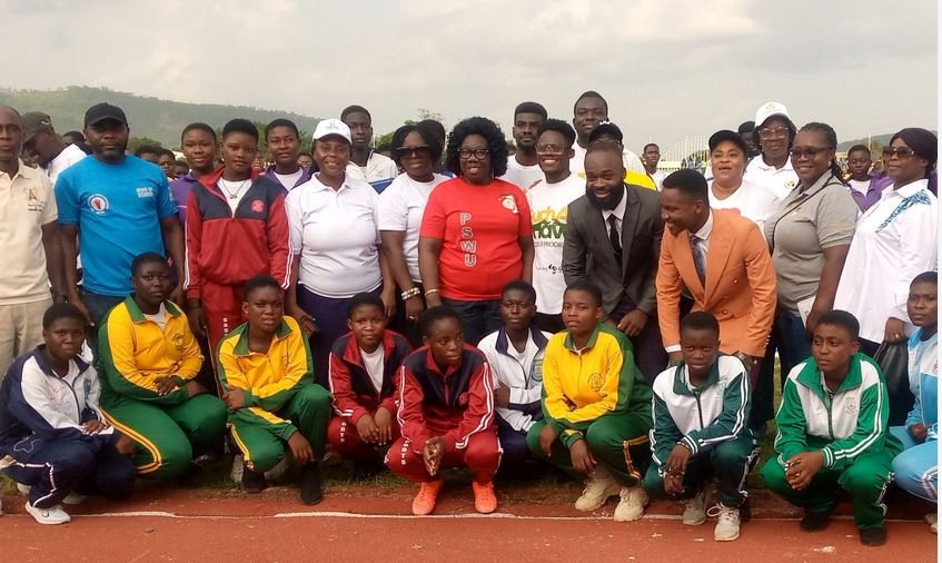 • Members of ERSCSSA with PE Coordinators and school children