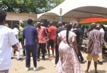 • Misunderstanding among residents at the forecourt of the assembly after the rejection of the nominee Photo: Victor A. Buxton