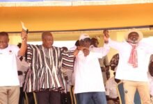 President Mahama (in smock) joined hands with Mr Joshua Ansah (second from right), Alhaji Abdul Rashid Pelpuo (left) and Mr Bernard Owusu to sing the workers solidarity song.Photo.Ebo Gorman (1)