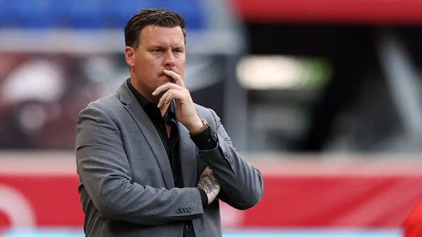 • Coach Kim Björkegren