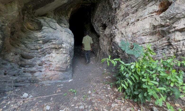 • Entrance of the Kunsu caves