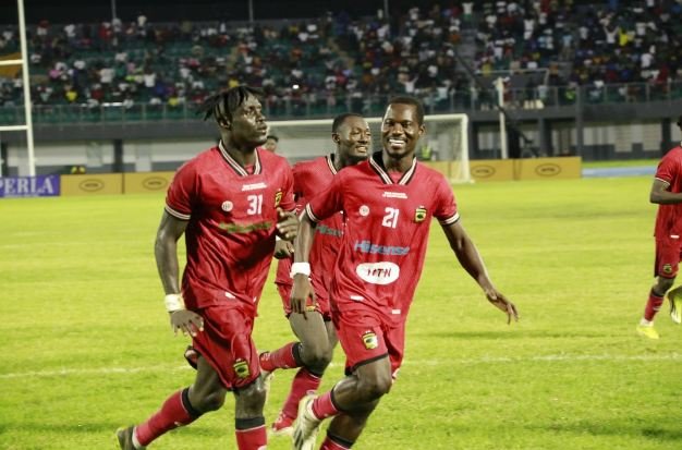 • Opoku joined by Sampson Eduku and Henry Ansu to celebrate. Photo: Raymond Ackumey