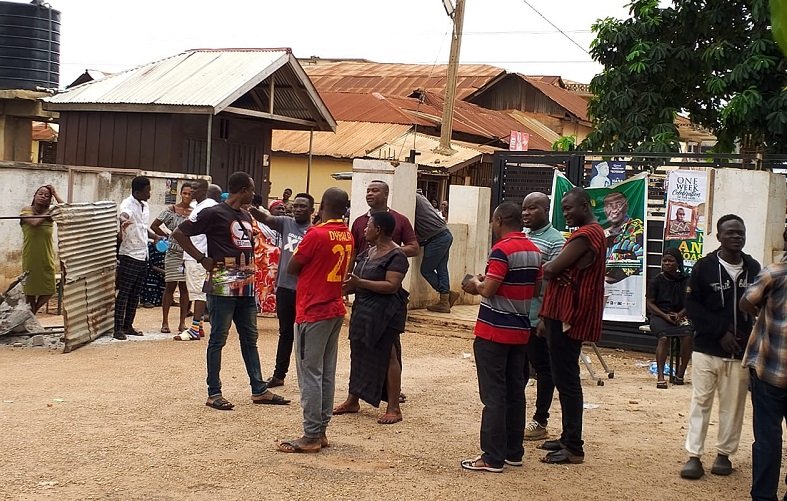 • Some residents standing in front of the old Palace