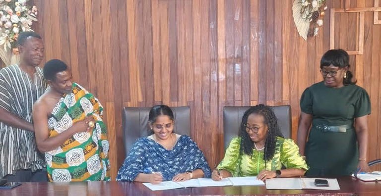 • Prof. Quain and Ms Manikam (middle) signing the agreement