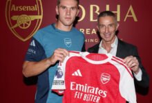 Gyökeres with Arsenal sporting director Andrea Berta.