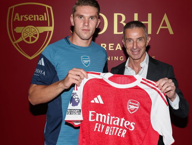 Gyökeres with Arsenal sporting director Andrea Berta.