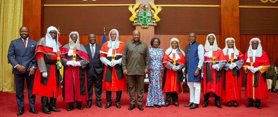 • President Mahama (middle) and Vice President Naana Jane Opoku-Agyemang with the judges after the swearing in