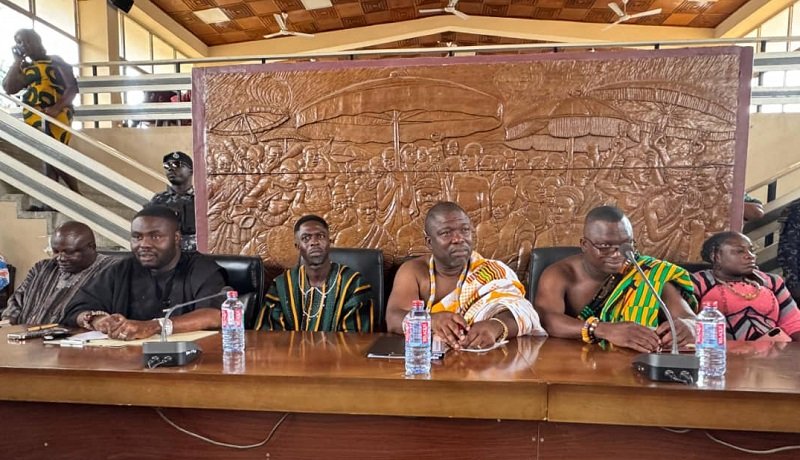 • Mr James Gunu (third from right) with the MDCEs in the House