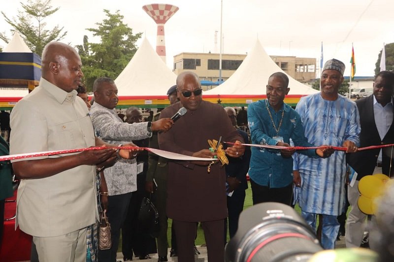 President Mahama cutting a tape to inaugurate the facility