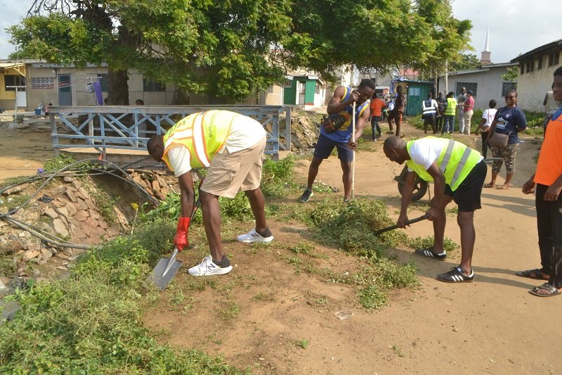 • Mr Anyetei (left) assisting in the clean-up exercise Photo: Victor A. Buxton
