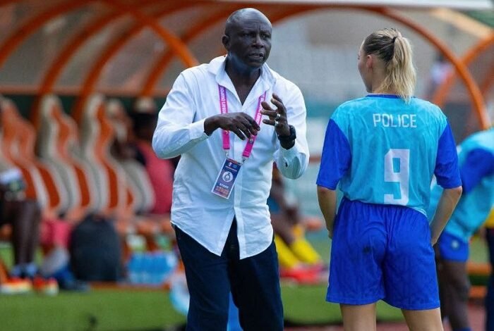 • Coach Basigi issuing out instructions to Laura Juul Hansen during Sunday’s game
