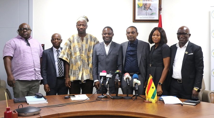 • Mr Akandoh(middle) with Dr Mohammed (third left) and other members of the committee
