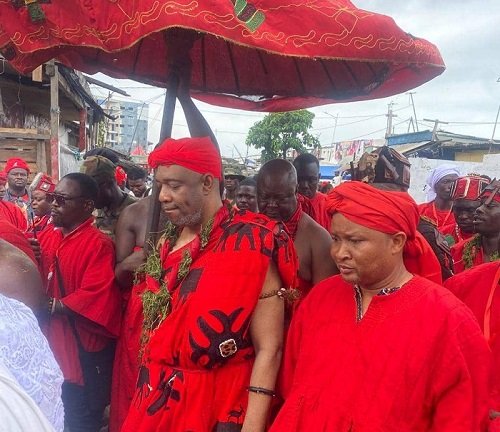 • Ga Mantse, King Tackie Teiko Tsuru II (middle) with Supreme Head of Gbese Somnenaa, (right)