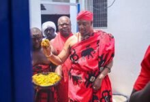 • King Tackie Teiko Tsuru II, Ga Mantse, sprinkling the kpoikpoi