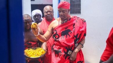 • King Tackie Teiko Tsuru II, Ga Mantse, sprinkling the kpoikpoi