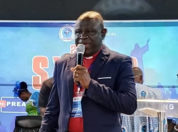 • Right Reverend Dzomeku (inset) addressing the gathering