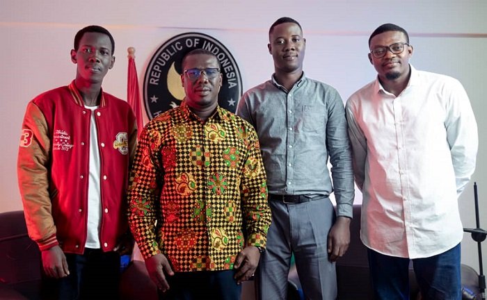 • Mr Rois Paskal (second from left) with some of the awardees