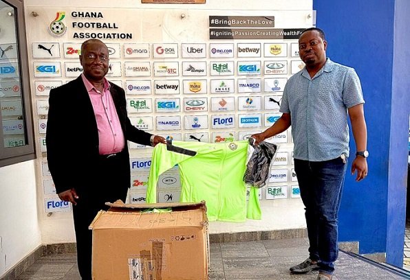 • The items were received on behalf of the University by Michael Ansa (left), Head of the Accra Office of UDS, from Collins Dei, Chief Finance Officer of the GFA