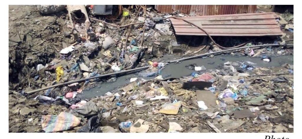 • A choked gutter in Agbogbloshie-Konkomba Photo: Cynthia Nnankorla Bikarl