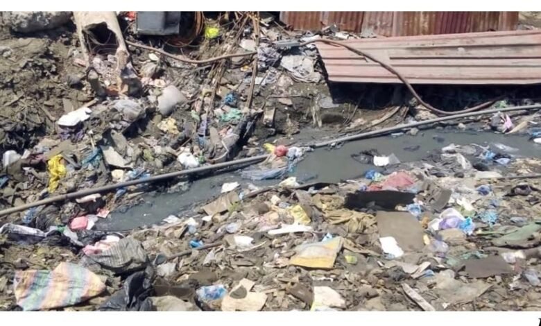 • A choked gutter in Agbogbloshie-Konkomba Photo: Cynthia Nnankorla Bikarl