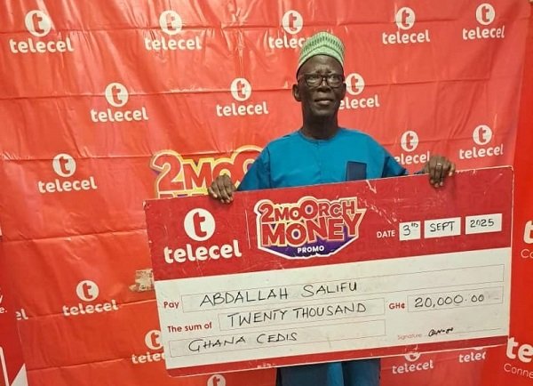• Mr Salifu displaying his cheque