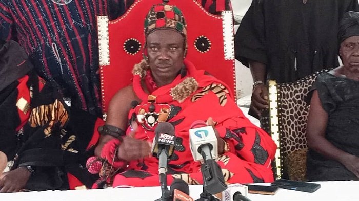 Osaberima Asumaning I (middle) speaking at the programme..