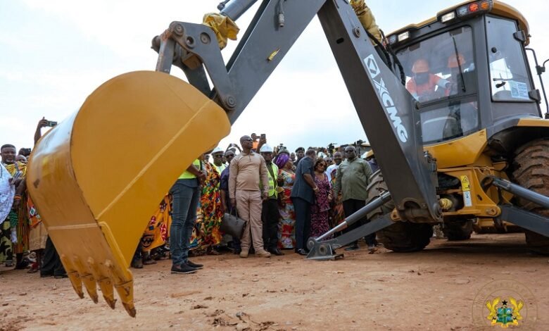 • President Mahama cutting sod for work to begin on the road