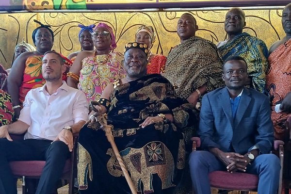 Prof. Welentsi III (middle) with Mr Alexandre Souto (second left) during the courtesy visit