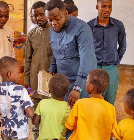 Mr Ogbeh interacting with the pupils