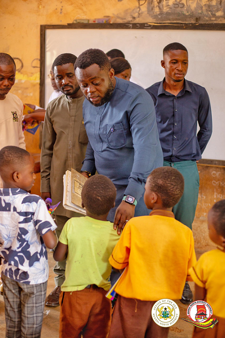 Mr Ogbeh interacting with the pupils