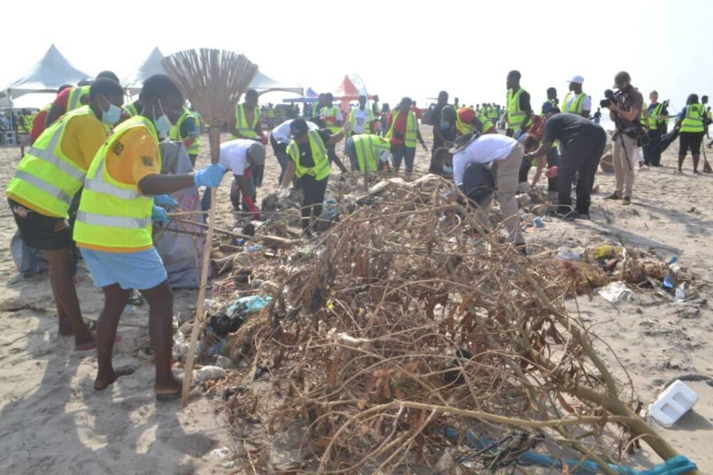 Participants cleaning Laboma Beach side