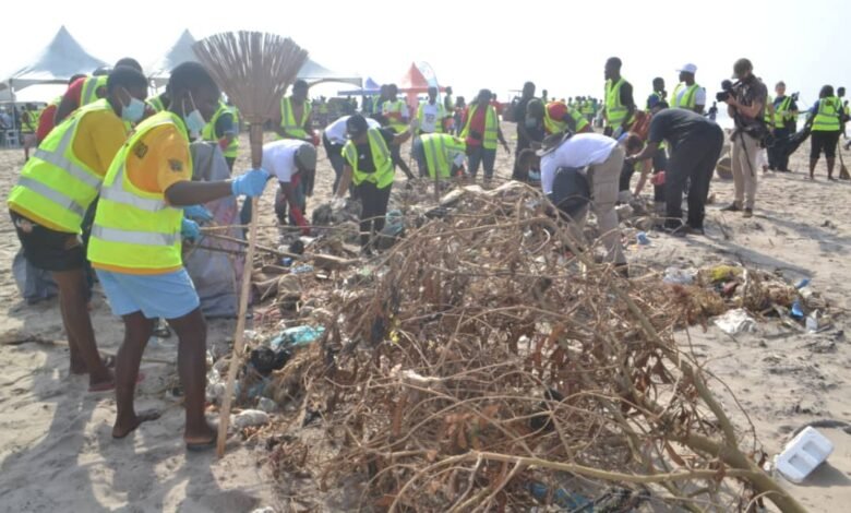 Participants cleaning Laboma Beach side