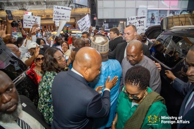 President Mahama being welcomed by Ghanaians in the US
